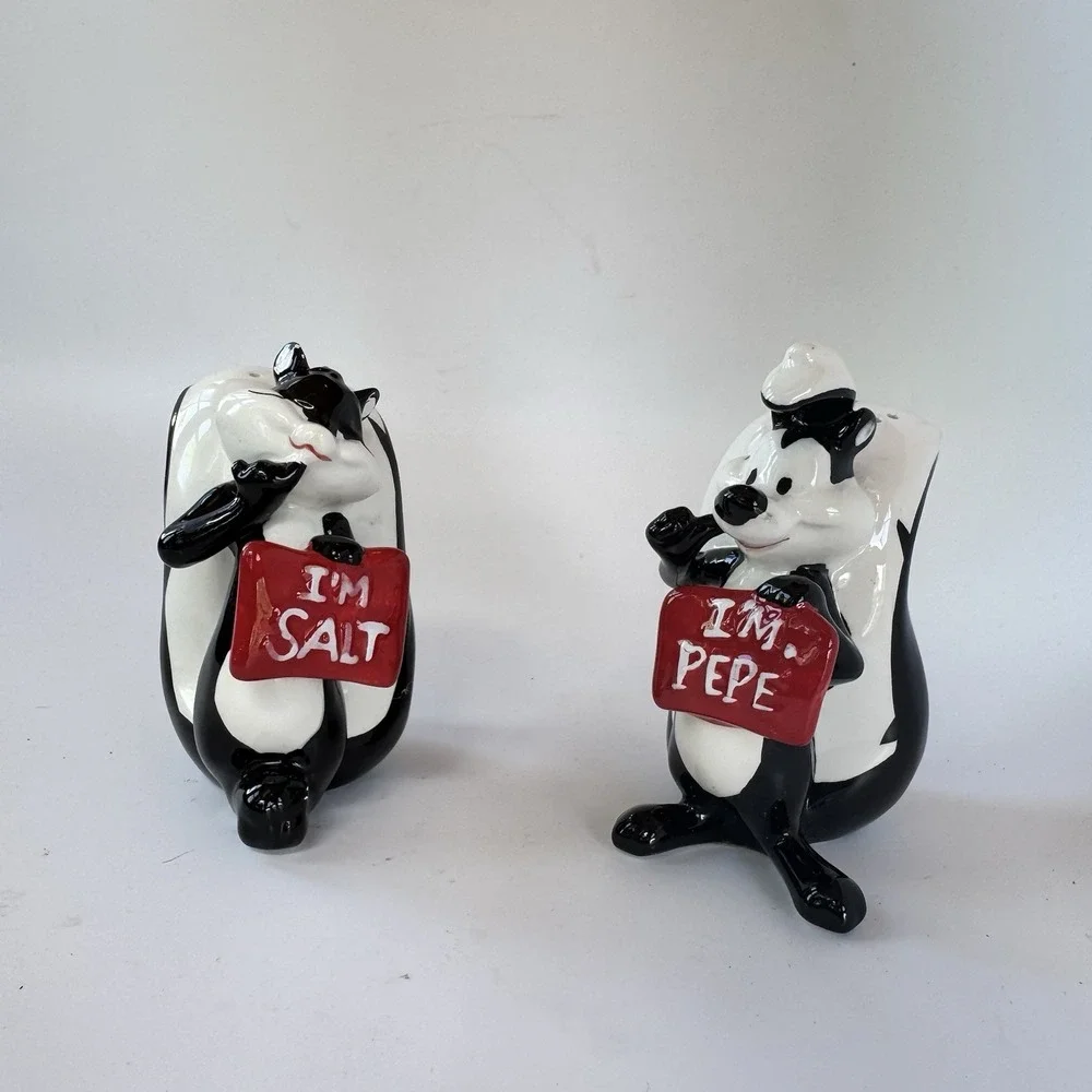 Salt & Pepper Shakers Pepé Le Pew Penelope Pussycat Skunk Cat Magnetic Ceramic